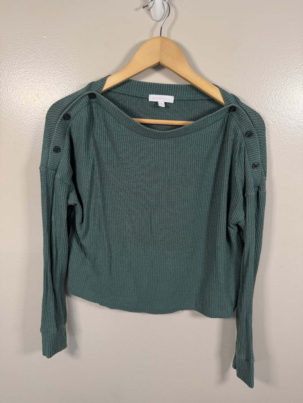 Beyond Yoga Your Line Button Shoulder Pullover Top Size XS Green Ribbed Knit